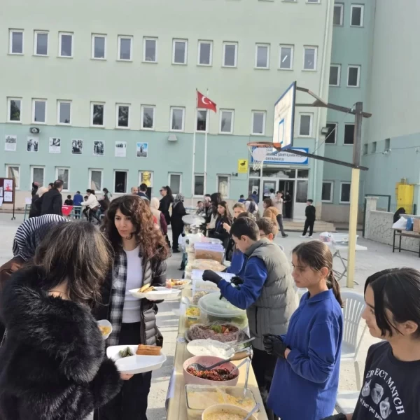 Gazze İçin Dayanışma Kermesi – İlhan Kuşan Ortaokulu